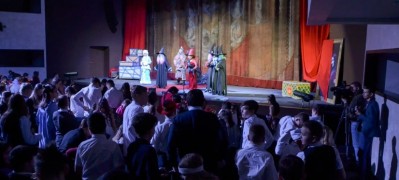 Волшебной сказкой «Тайна замка на холме» театр Топанова поздравил юных жителей республики на празднике Правительственной Ёлки