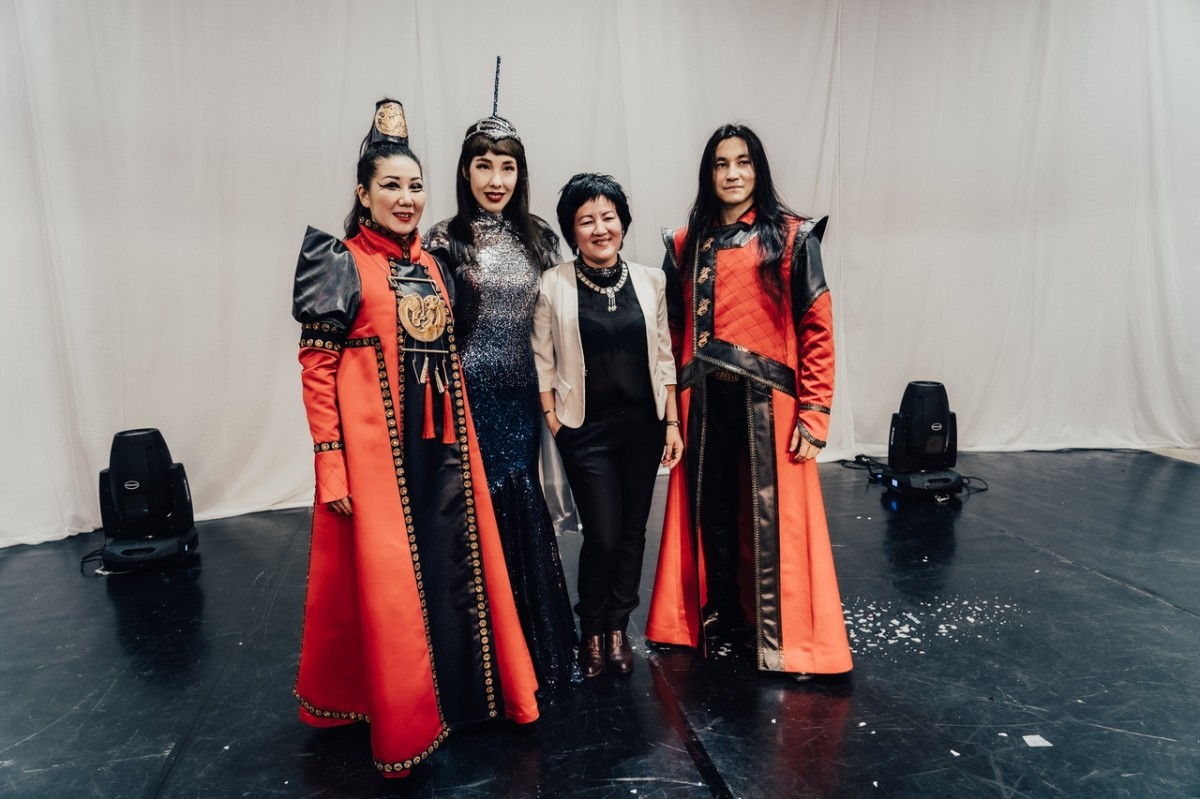 Артисты театра Топанова спешат показать премьеру жителям Нижней Теи