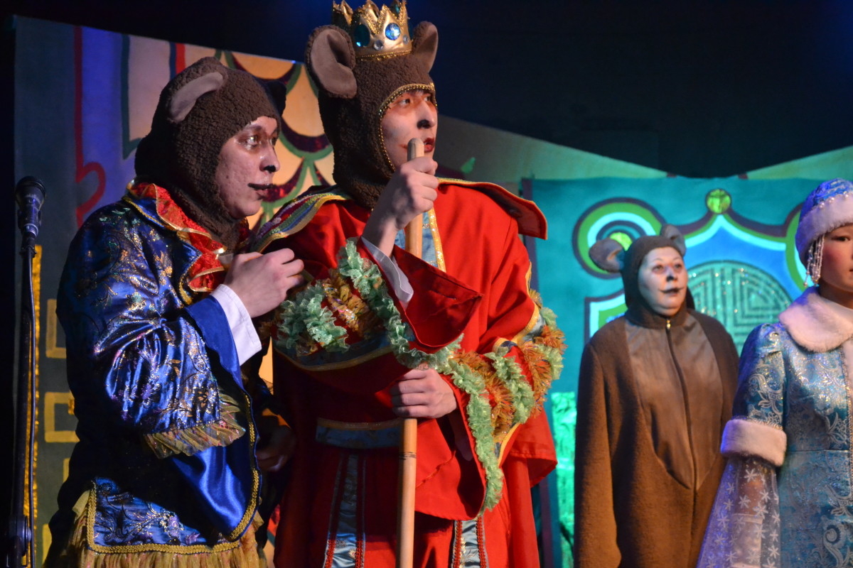Национальный театр имени А.М. Топанова   подарил новогоднюю сказку детям городов и сел Хакасии    