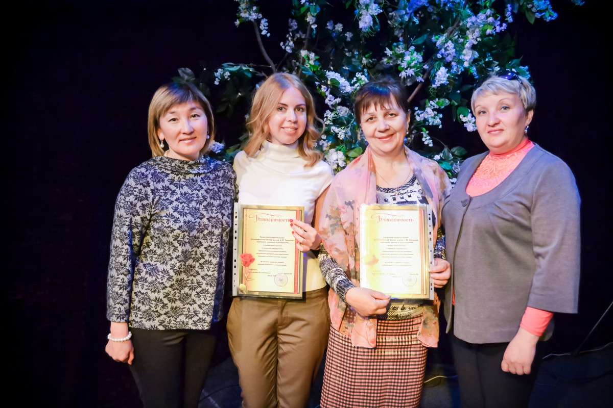 Национальный театр имени А.М.Топанова поздравляет уважаемых преподавателей с их профессиональным праздником.