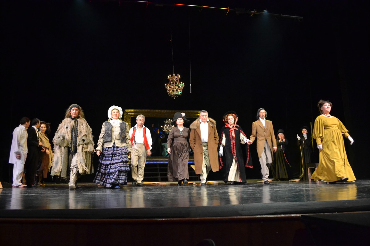 Театр отметил 40-летие хакасской студии ЛГИТМиК