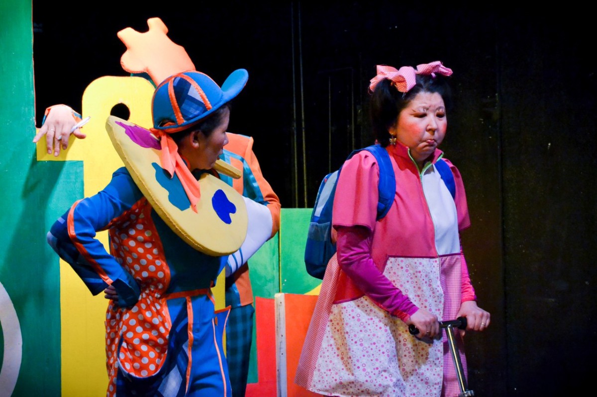 Театр имени Топанова продолжает радовать жителей Хакасии детскими спектаклями