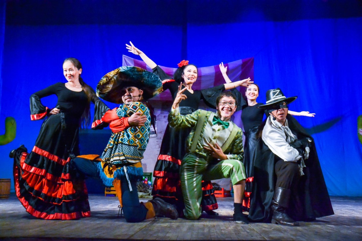 Театр имени Топанова рассказывает историю «колючей любви» юным жителям Хакасии