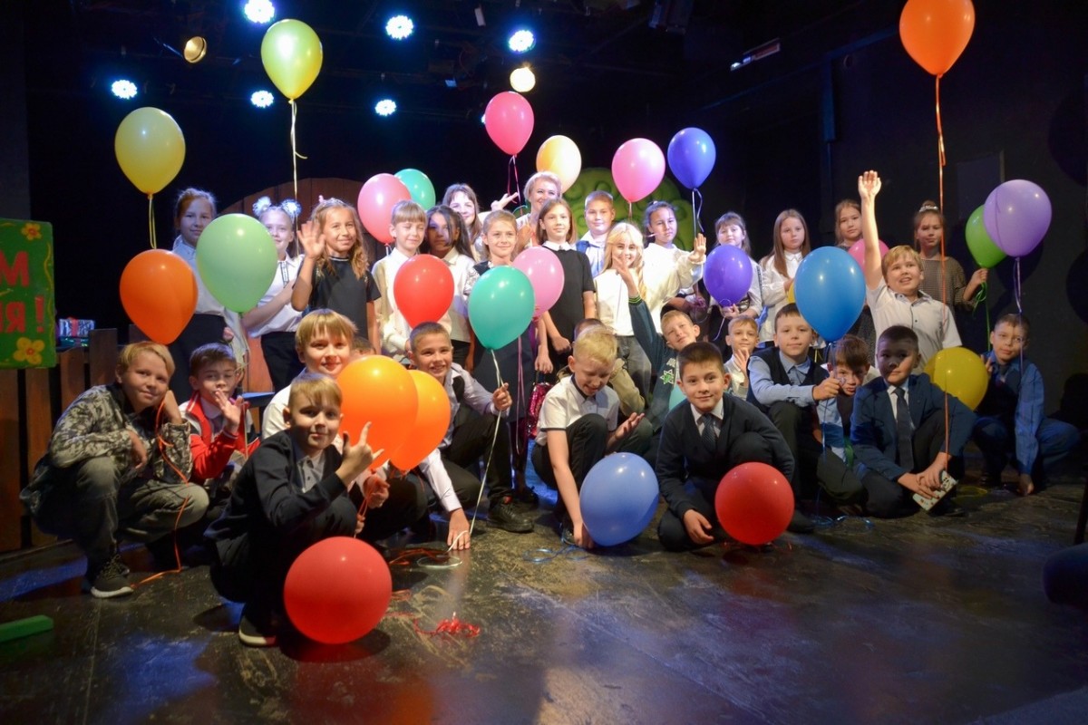Театр Топанова поздравил школьников города Абакана с Днем знаний