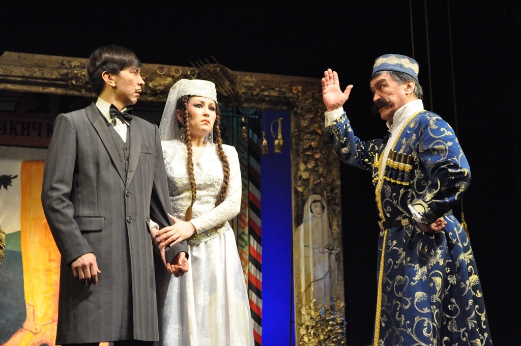 На главной театральной сцене Хакасии в 50-й раз сыграют комедию-водевиль «Ханума»