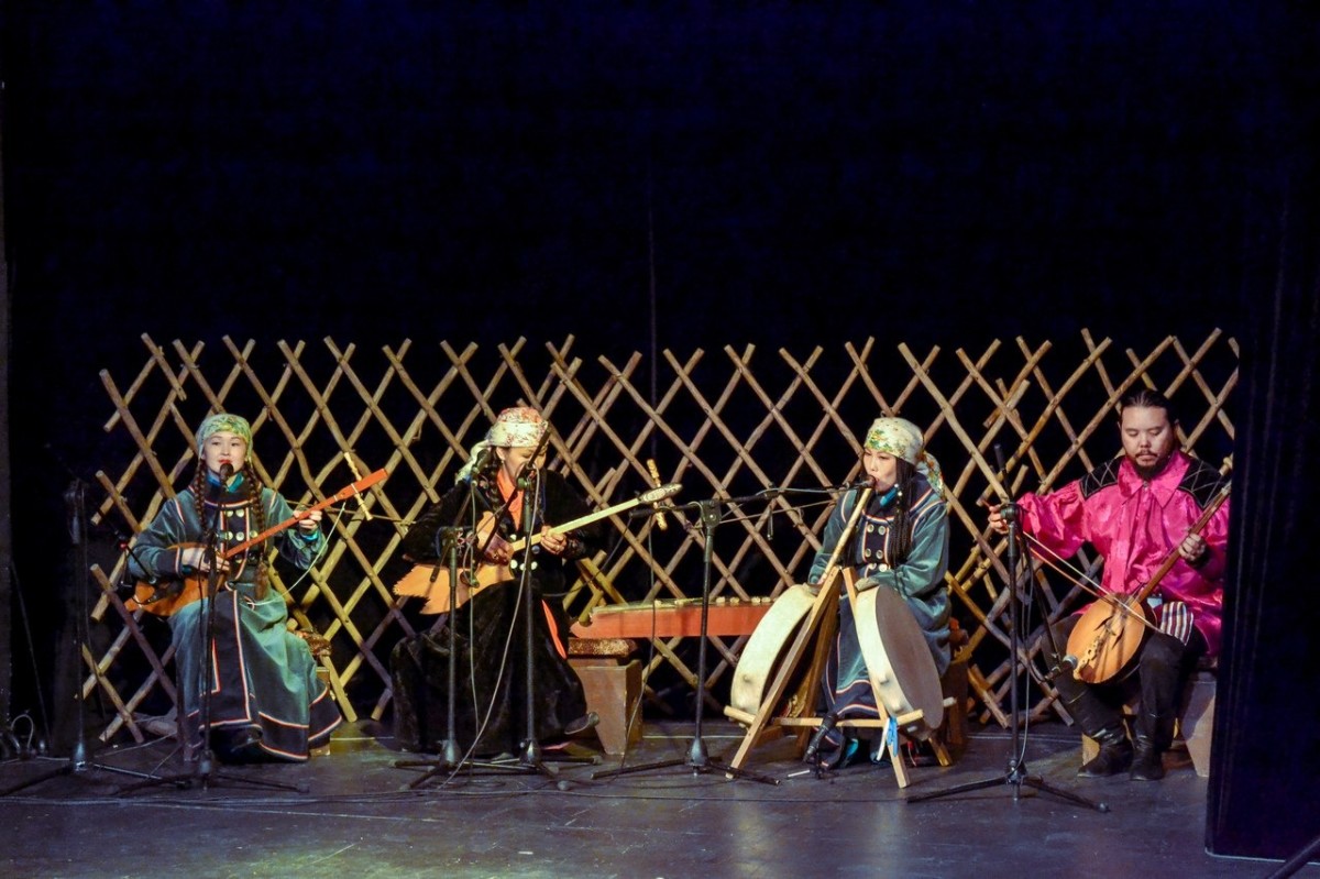Этно-фольк ансамбль «Хазыр суг» театра Топанова представит Хакасию в республике Казахстан