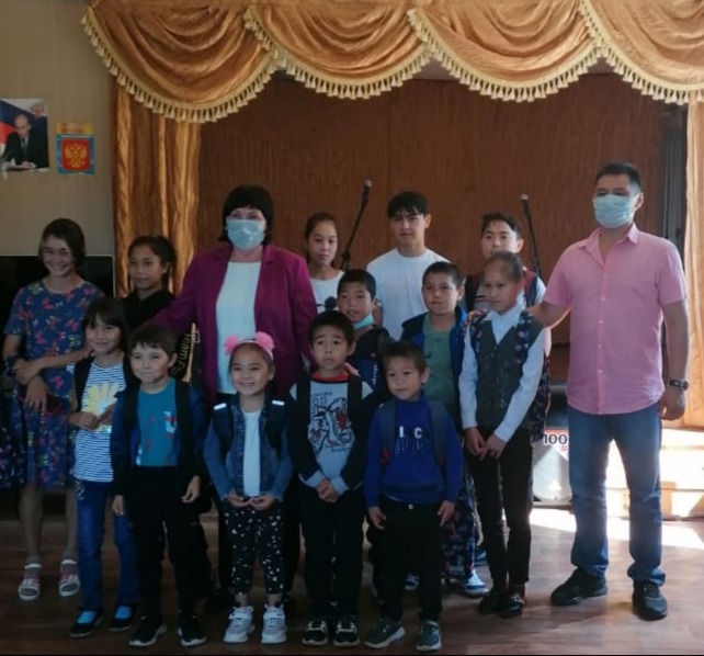 Благотворительная акция ко Дню знаний детям Таштыпского района
